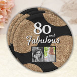 80 en Fabulous Gold Glitter 2 Foto 80th Birthday Papieren Bordje<br><div class="desc">80 en Fabulous Gold Glitter 2 Foto 80th Birthday Party paper borden. Faux goudglitter op zwart met twee foto's - je kunt een oude en een nieuwe foto gebruiken. Voeg jouw naam en leeftijd toe en maak grote elegante borden voor de mijlpaalviering.</div>