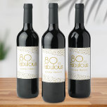 80 en Fabulous Gold Glitter 80th Birthday Wijn Etiket<br><div class="desc">80 en Fabulous Gold Glitter 80th Birthday Party Wine Labels. Moderne en elegante verjaardagsetiketten met trendy typografie en faux goudglitter-stippen. Het ontwerp heeft een douanenaam. Maak persoonlijke 80ste verjaardagslabels voor haar.</div>