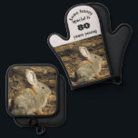 80 jaar Young Schattig Rabbit Photo 80th Birthday Ovenwant & Pannenlap Set<br><div class="desc">Deze ovenwantenset heeft een schattige, kleine, bruine, konijntje zittend in de ochtendzon en voelt de warmte van de stralen. Dit is een uniek cadeau voor iemand die een verjaardagsmijlpaal van 80, 90 of elke leeftijd viert door de leeftijd van de gelukkige verjaardag jongen of meisje aan te passen. "Sommige bunny...</div>