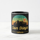  80-jarige San Diego City Skyline Retro Sunset Mok (Midden)
