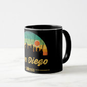 80-jarige San Diego City Skyline Retro Sunset Mok (Voorkant rechts)