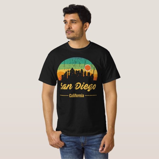  80-jarige San Diego City Skyline Retro Sunset T-shirt (Voorkant volledig)
