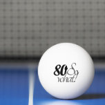 80, wat Funny citeert 80th Birthday Pingpongbal<br><div class="desc">80, dus wat grappig citeert 80th Birthday Ping Pong Ball. Deze pingpongballen zijn perfect voor iemand die 80ste verjaardag viert. Ze komen met een grappig en inspirerend citaat 80, dus wat, en zijn perfect voor iemand met een gevoel van humor en die van sport houdt. Geweldig als een grappig verjaardagscadeau....</div>