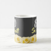 80 wat Funny Yellow Rose Floral 80th Birthday Koffiemok (Center)