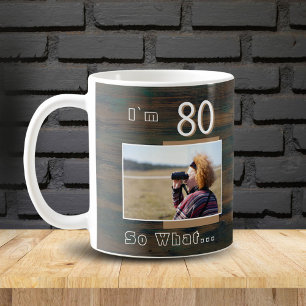 80 wat Rustic Wood Funny 80th Birthday Foto Koffiemok