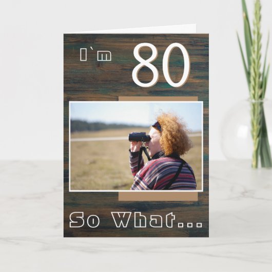 80 zo wat Rustic Wood Funny 80th Birthday Photo Kaart (Voorkant)