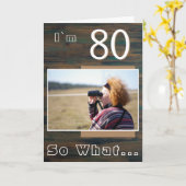 80 zo wat Rustic Wood Funny 80th Birthday Photo Kaart (Gele Bloem)