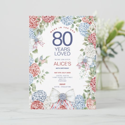 80e verjaardag, 4 juli rood wit en blauw bloemen kaart (Staand voorkant)