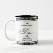 80e verjaardag Funny Golfer, gepersonaliseerde naa Tweekleurige Koffiemok (Links)