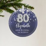 80e verjaardag marinesblauwe zilversterren glas ornament<br><div class="desc">Een marineblauwe achtergrondkleur met faux zilveren sterren. De blauwe kleur is ongelijk. Jouw namen,  tekst/datum toevoegen</div>