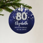 80e verjaardag marinesblauwe zilversterren metalen ornament<br><div class="desc">Een marineblauwe achtergrondkleur met faux zilveren sterren. De blauwe kleur is ongelijk. Jouw namen,  tekst/datum toevoegen</div>