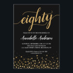 80e verjaardag Modern Zwart Goud Confetti Script Kaart<br><div class="desc">Modern Black Gold Confetti Stippen Script 80th Birthday Invitation Het ontwerp is voorzien van 'tachtig' in een eigentijds,  elegant script en een gouden confetti stippen accent. Als u de tekst 'tachtig' naar een andere leeftijd wilt aanpassen,  kunt u ons gerust een e-mail sturen op panggadesigns@gmail.com.</div>