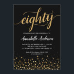 80e verjaardag Modern Zwart Goud Confetti Script Kaart<br><div class="desc">Modern Black Gold Confetti Stippen Script 80th Birthday Invitation Het ontwerp is voorzien van 'tachtig' in een eigentijds,  elegant script en een gouden confetti stippen accent. Als u de tekst 'tachtig' naar een andere leeftijd wilt aanpassen,  kunt u ons gerust een e-mail sturen op panggadesigns@gmail.com.</div>