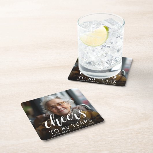 80e verjaardag Party Foto Wit Script Cheers Kartonnen Onderzetters (Insitu)