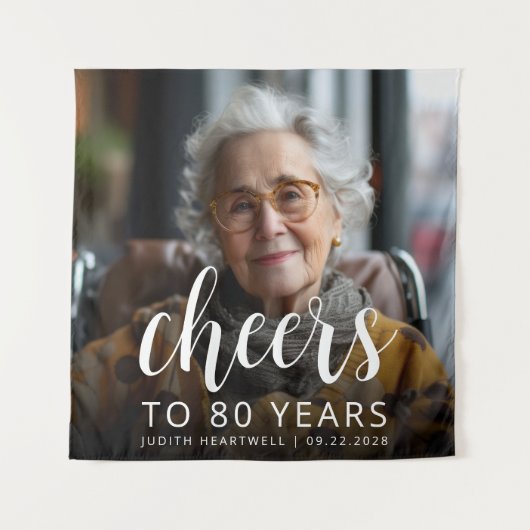 80e verjaardag Party Foto Wit Script Cheers Wandkleed (Voorkant)
