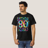 80e verjaardag Squad Tie Kleurrijke Matching T-shirt (Voorkant volledig)