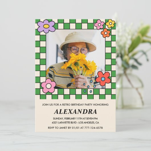 80e verjaardag uitnodigingen Retro Groovy Bloemen (Staand voorkant)