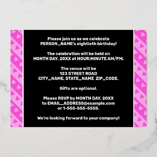 80e verjaardag — vuurroze harten en strips folie uitnodiging (Achterkant)