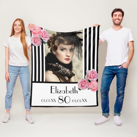 80e verjaardag zwart wit streept roze foto fleece deken (In situ)