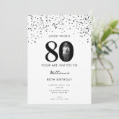 80e verjaardagsfeestje Kijk Wie is 80 Moderne Foto Kaart (Staand voorkant)
