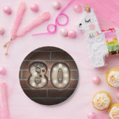 80e verjaardagsmarquee-teken op baksteenmuur papieren bordje (Feest)