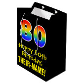 80ste verjaardag: Leuk, Vet, Kleurrijk, Regenboog  Medium Cadeauzakje (Achterkant Gekanteld)
