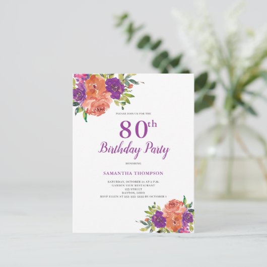 80ste verjaardag Paarse bloemuitnodiging Briefkaart (Staand voorkant)