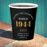 80ste Verjaardagsnaam 1944 Zwart Goud Elegant Chic Papieren Bekers<br><div class="desc">Geavanceerde 80e verjaardag Unieke Black & Gold Party Paper Cups. Het vieren van een mijlpaal verjaardag zou een gedenkwaardige ervaring moeten zijn, en welke betere manier om dat te garanderen dan met onze geavanceerde zwart en gouden 80th Birthday Party Paper Cups? Ontworpen in strak zwart met een elegant gouden hoogtepunt,...</div>