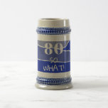 80th Birthday Funny Bierpul<br><div class="desc">80ste verjaardag bier stein - 80 dus wat! Een perfect cadeauidee voor iemand die de 80ste verjaardag viert. Een motivatie en grappig cadeau voor een persoon met een gevoel van humor. U kunt het leeftijdsnummer wijzigen. Een interessant patroon met blauwe tinten en witte strepen.</div>