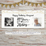 80th Birthday Retro String Lights 2 foto's Spandoek<br><div class="desc">Vier een 80ste verjaardag met dit aangepaste kleur party banner teken getoond in zwart op wit met string lampen met een retro typografie titel ontwerp van 80 JAAR IN DE MAKING die zijn of haar geboortejaar als onderdeel van het ontwerp, 2 foto's (leuk om Toen en Nu foto's op te...</div>