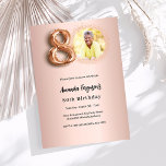 80th Birthday roos gouden foto Kaart<br><div class="desc">Een moderne,  stijlvolle fotouitnodiging voor een 80ste verjaardagsfeestje. Een roos gouden gradiënt achtergrond. Personaliseer en voeg uw feestdetails toe.</div>