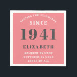 80th Birthday Standards Born 1941 Pink Naam toevoe Servet<br><div class="desc">80e verjaardag normen geboren 1941 roze en grijze servet. Pas de tekst van dit verjaardagsservet eenvoudig aan met behulp van de meegeleverde sjabloon. Onderdeel van de set normen bereik van kaarten en geschenken.</div>