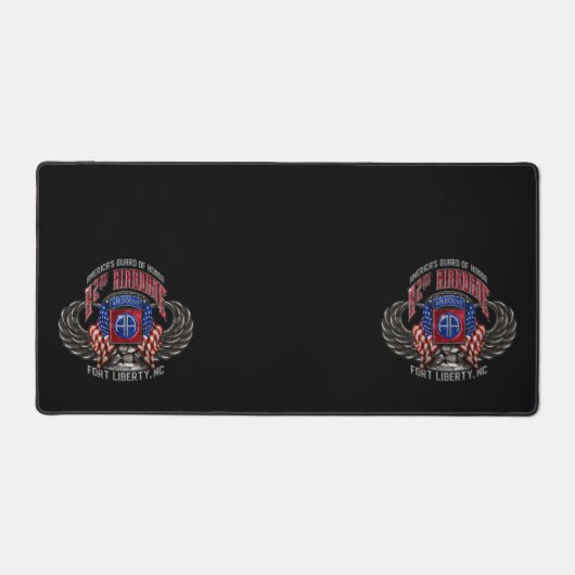 82e Airborne Black Desk Mat (Voorkant)
