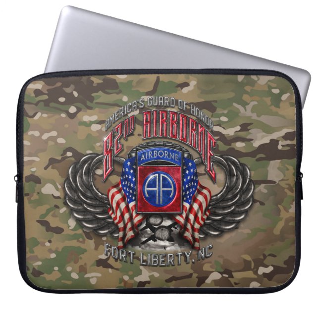 82e Airborne Camo 15-inch laptophoes Laptop Sleeve (Voorkant)