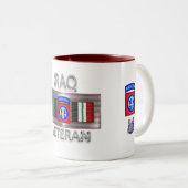 82e Airborne Division Irak Veteran Tweekleurige Koffiemok (Voorkant rechts)