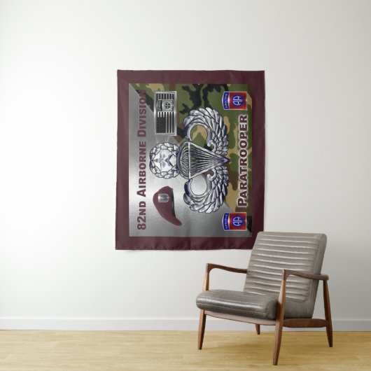 82e Airborne Division Paratrooper Wandkleed (In situ)
