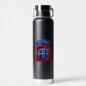 82e Airborne Fort Bragg Zwart 22 oz Fles (Achterkant)