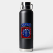 82e Airborne Fort Bragg Zwart 32 oz Fles (Achterkant)