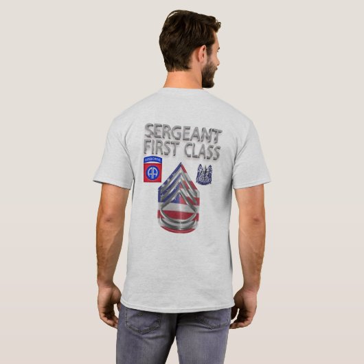 82e divisie sergeant eerste klas t-shirt (Achterkant volledig)