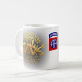 82e Dragon van de Airborne and Vietnam Service Koffiemok (Voorkant links)
