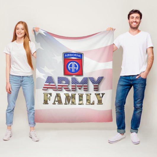82e familie van de Airborne Division Army Fleece Deken (In situ)