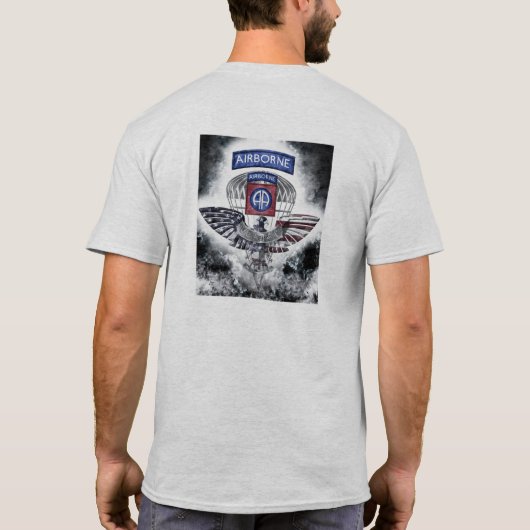 82e Luchtlandingdivisie explosief ontwerp T-shirt (Achterkant)