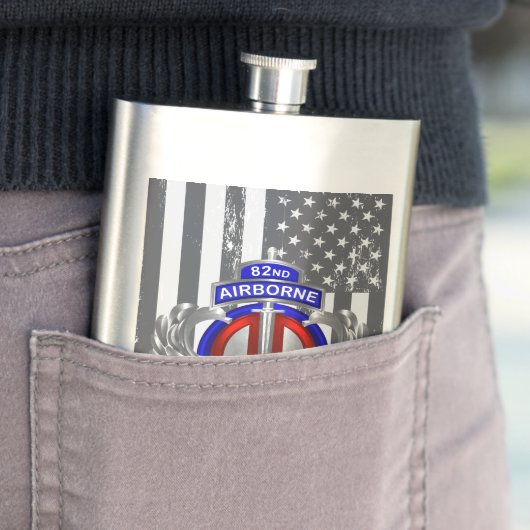 82e Luchtlandingsdivisie Dagger Design Flag Flacon (Voorbeeld)