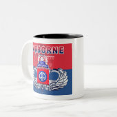 82e luchtvaartsector: "Moet hebben" Tweekleurige Koffiemok (Voorkant links)