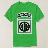 82e met witte letters en rand t-shirt (Design voorkant)