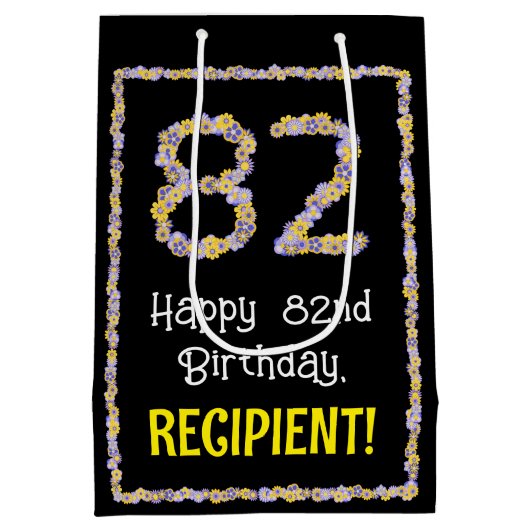 82e verjaardag: Floral Flowers Number, Custom Name Medium Cadeauzakje (Achterkant)