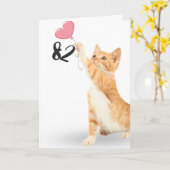 82e verjaardag tabby kat met hartballon kaart (Gele Bloem)