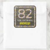 82ste verjaardag: Bloemgetal, Faux Wood Look, Naam Vierkante Sticker (Tas)
