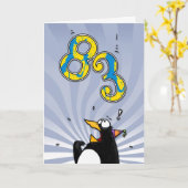 83e verjaardag - Penguin Surprise Kaart (Gele Bloem)