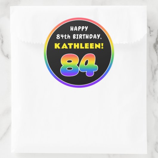 84e verjaardag: kleurrijke regenboog # 84, aangepa ronde sticker (Tas)